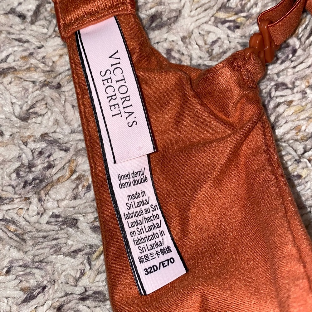 Victoria’s Secret Lined Demi Bra - Picture 4 of 4